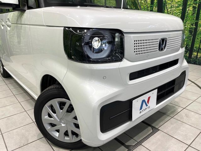 【LEDヘッドライト】悪天候や夜間走行時も良好な視界を確保し安心して運転できる高輝度LEDヘッドライトを装備！点灯速度が早く、消費電力も抑えられています。