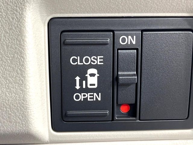 【パワースライドドア】スマートキーや運転席のスイッチでスライドドアの開閉が可能♪電動だから力を入れてドアを開ける必要が無く、小さいお子様でも、重い荷物を持っている時もラクに開け閉めできます♪