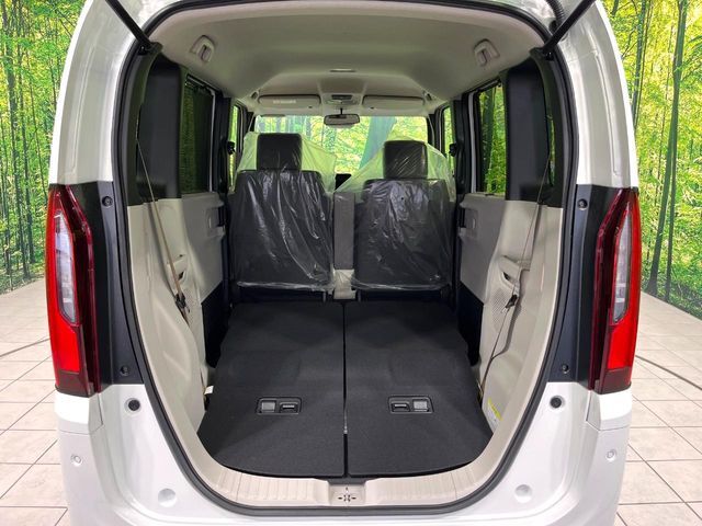 普段のお買い物や通勤、送迎等に十分な荷室スペースを確保しております。セカンドシートを倒すと、大きな荷物の積載も可能です♪