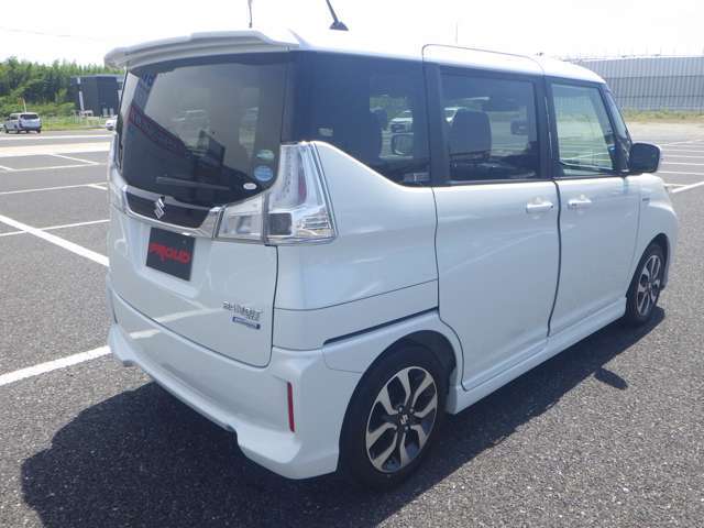 車両入庫チェックではエンジン・機関系をはじめ、電装装備、内装など100項目以上のチェックをしています。試乗も行なっていますのでご安心下さい。