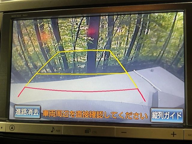【バックカメラ】駐車時に後方がリアルタイム映像で確認できます。大型商業施設や立体駐車場での駐車時や、夜間のバック時に大活躍！運転スキルに関わらず、今や必須となった装備のひとつです！