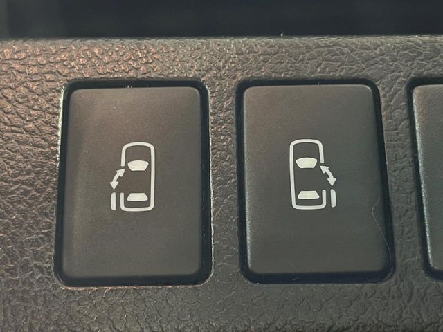 【両側パワースライドドア】スマートキーや運転席のスイッチで後席両側スライドドアの開閉が可能♪電動だから力を入れてドアを開ける必要が無く、小さなお子様でも簡単に開け閉めでき快適です♪