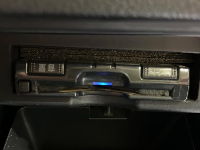 【ETC】高速道路の料金所をストレスなく通過！話題のスポットやサービスエリアに多い「スマートIC」利用時は必須のアイテムです。当店でセットアップを実施、ご納車当日からすぐにご利用いただけます！