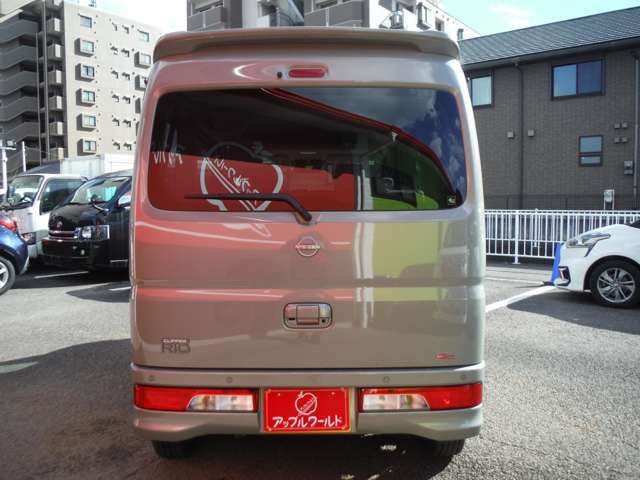 雨の日でもお車見れますのでご来店お待ちしております。