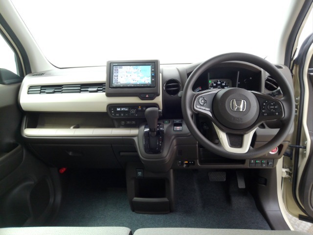 Honda車が初めての方にも扱いやすく分かりやすいインパネ周りと各種スイッチ類です。