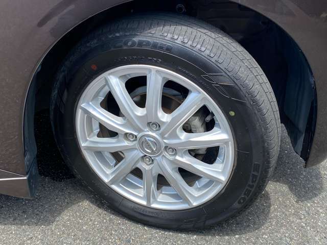 日産純正アルミホイールになります。