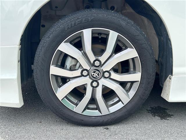 【　アルミホイール　】専用のアルミなので、お車のイメージにぴったり！！社外のアルミやスタッドレスタイヤも取り扱いございます！！ドレスアップもカスタマイズもお任せください！！