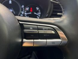 【マツダ・レーダークルーズコントロール】高速道路での長距離走行が楽に！自動で速度を保つクルーズコントロールが、衝突軽減システムと連携し、前方の車両を感知して車間を保つように速度調節してくれます！！