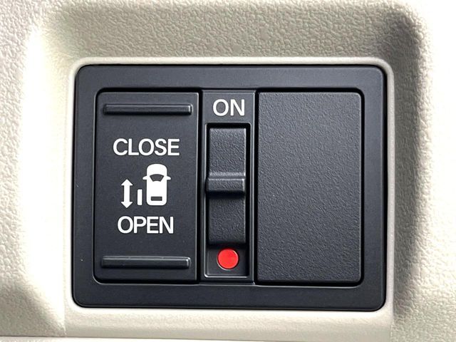 【パワースライドドア】スマートキーや運転席のスイッチでスライドドアの開閉が可能♪電動だから力を入れてドアを開ける必要が無く、小さいお子様でも、重い荷物を持っている時もラクに開け閉めできます♪