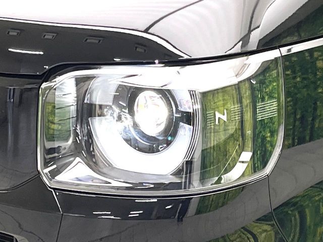 【LEDヘッドライト】悪天候や夜間走行時も良好な視界を確保し安心して運転できる高輝度LEDヘッドライトを装備！点灯速度が早く、消費電力も抑えられています。