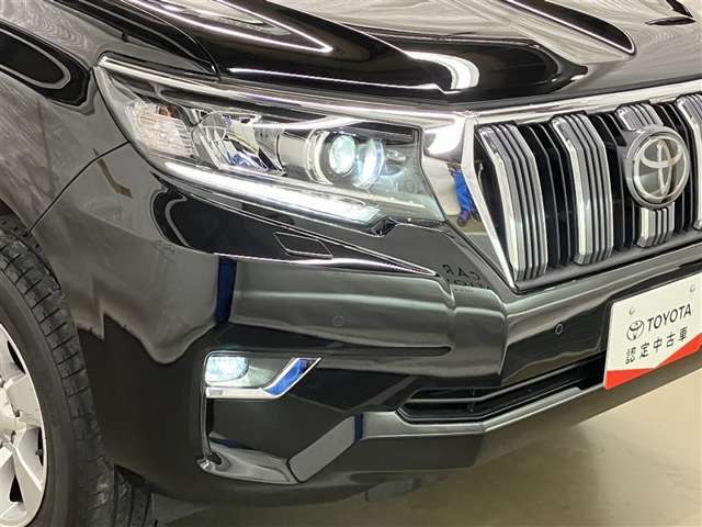 LEDヘッドライトです。デザイン性がよくとても明るいので、夜間の走行や悪天候でも安心です。しかも長寿命！