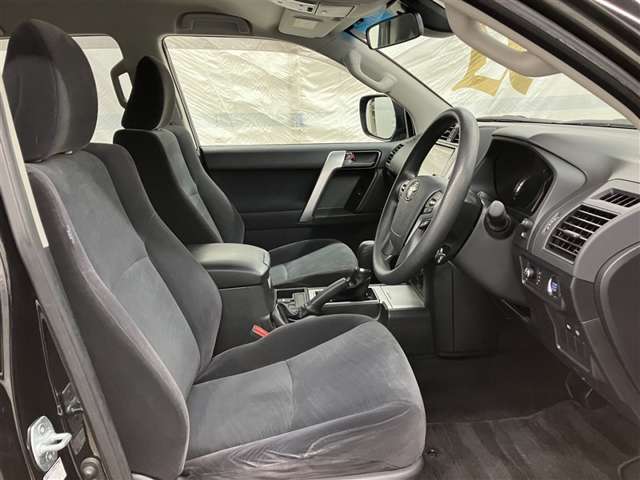 見通しのよいすっきりとした視界で、誰でも運転しやすいです。運転のしやすさは疲れにくさにも繋がりますよ♪