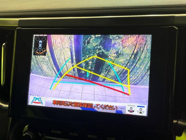 【バックカメラ】駐車時に後方がリアルタイム映像で確認できます。大型商業施設や立体駐車場での駐車時や、夜間のバック時に大活躍！運転スキルに関わらず、今や必須となった装備のひとつです！
