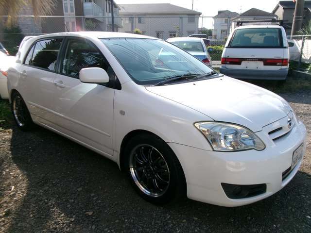 ご覧のとおり心地好いボディコンディションが保たれております！一部クスミやエクボ程度こそございますが修復歴は無くまだまだ良好なコンディションです！！粗悪なガリ傷や凹み無し！程度も装備も充実の1台です☆