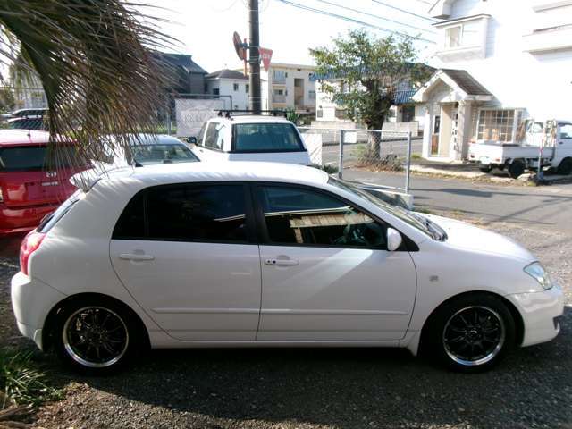 こちら側も同様、心地好いボディコンディションを維持しております。名機2ZZツインカム搭載！純正6速MT！レスポンスとプライスが見合っていない高額車両が溢れてきましたが、賢く選べばまだまだ見つかるはずです！