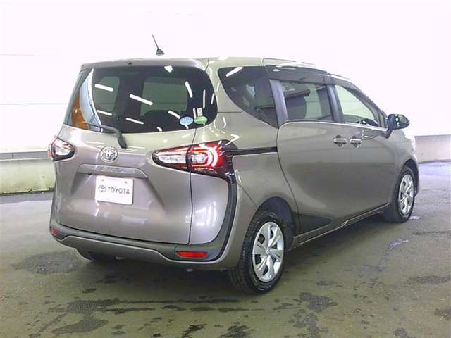 サービス工場を併設完備しております。車検・点検・修理なんでもお任せ下さい！！