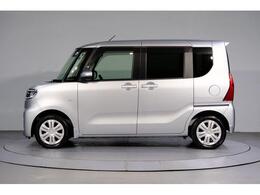 リヤドア、リヤガラスはプライバシーガラスですので、外から車内が見えにくくなっております。リヤワイパー付ですので、雨の日のドライブや駐車時にとても便利です。