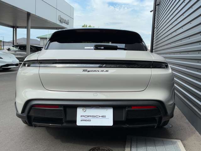 モデル名ロゴ（ハイグロス ブラック塗装）