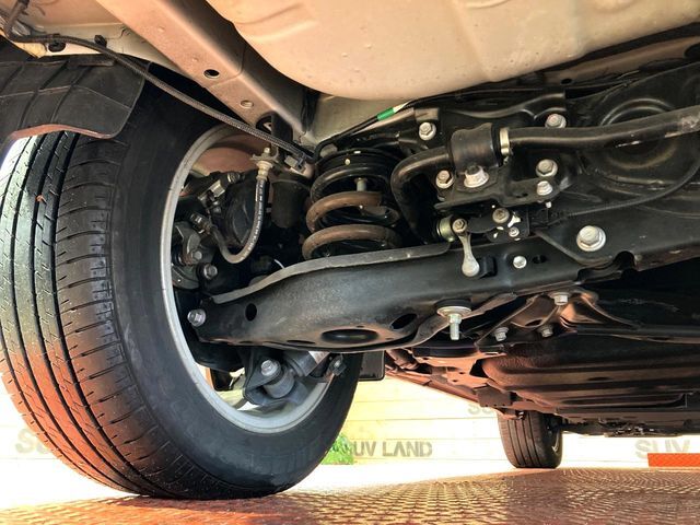 お車を安心してお乗りいただく為には、足回りの定期点検が欠かせません。サービスサポート（有償保証）では無料点検もご提供しており、安心のカーライフをお過ごしいただけるサポート体制が整っています。