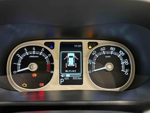 様々な車両情報を表示できるTFTマルチインフォメーションディスプレイを中央に配した視認性の高い大型2眼メーターです