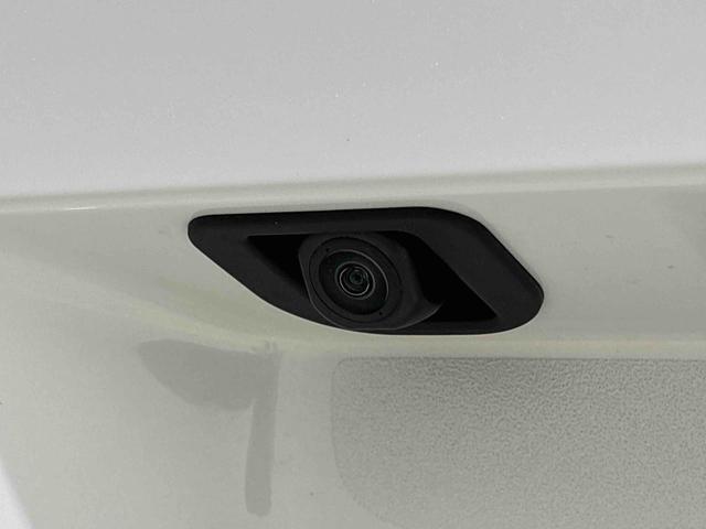 ナビゲーション等を装着した場合にバックするとき後方の安全確認ができるバックカメラが付いてます