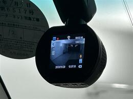 【ETC】有料道路を利用する際に料金所で停止することなく通過できる、ETC車載器（ノンストップ自動料金収受システム機器）が装備されています。セットアップを行うことで利用可能になります。