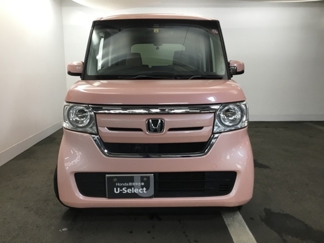 フロントマスクは個性もいっぱい！　人気の車です。