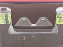 【スマートアシスト】走行中に前方の車両等を認識し、衝突しそうな時は警報とブレーキで衝突回避と被害軽減をアシスト。より安全にドライブをお楽しみいただけます。