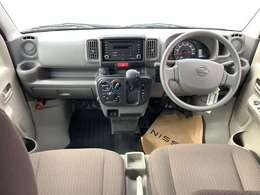 フロントガラスが大きく、運転席から見た視界は良好です。