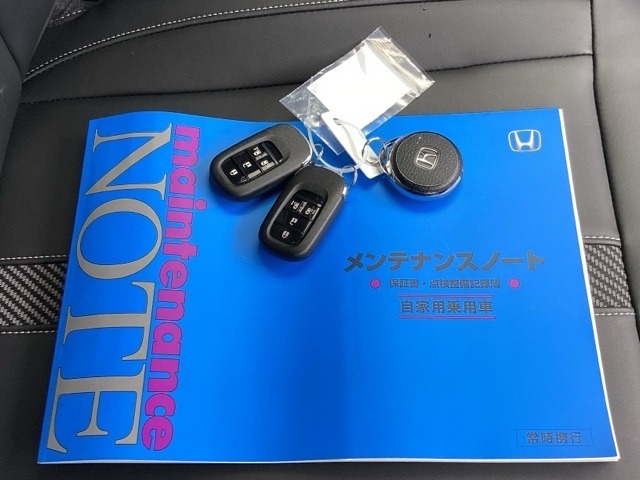 メンテナンスノート【整備記録簿】揃ってます。スマートキーはバッグなどにしまったままボタン操作でエンジンの始動・停止ができて大変便利です。