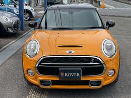 フォグランプ付きで、ヘッドライトでは光のあたりにくい足元をやさしく照らします。霧や雨の時には、特に重宝しますよ。