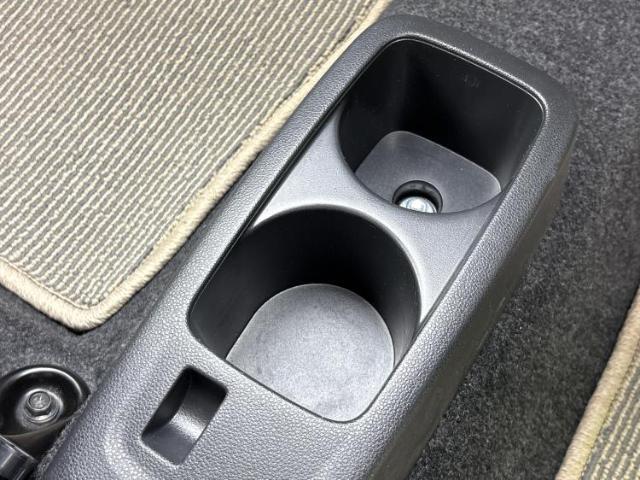 WECARSの展示場では実際に見て、触ってお車をお選びいただけます！知識の豊富な営業スタッフが様々なカーライフをご提案いたします！