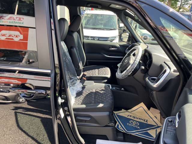 運転席と助手席も広いです！