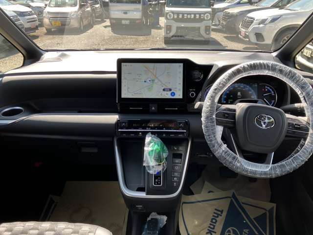 視界も高く良好です。スペースに余裕があるため運転もしやすいです。全方位カメラ付フルセグナビ
