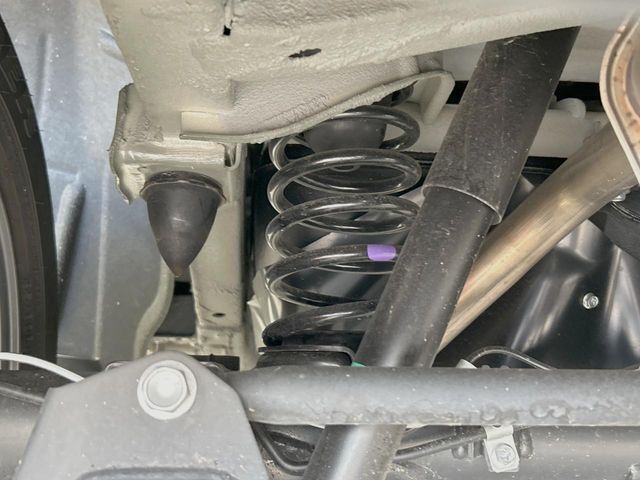 お車を安心してお乗りいただく為には、足回りの定期点検が欠かせません。サービスサポート（有償保証）では無料点検もご提供しており、安心のカーライフをお過ごしいただけるサポート体制が整っています。