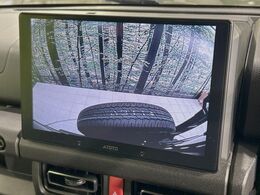 【バックカメラ】駐車時に後方がリアルタイム映像で確認できます。大型商業施設や立体駐車場での駐車時や、夜間のバック時に大活躍！運転スキルに関わらず、今や必須となった装備のひとつです！