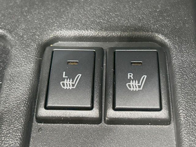 【シートヒーター】寒い日に重宝するシートヒーター！エアコンより早く温まってくれるので寒がりの人も安心ですね♪エアコンの温風は乾燥するから苦手、という方にもをおすすめです。
