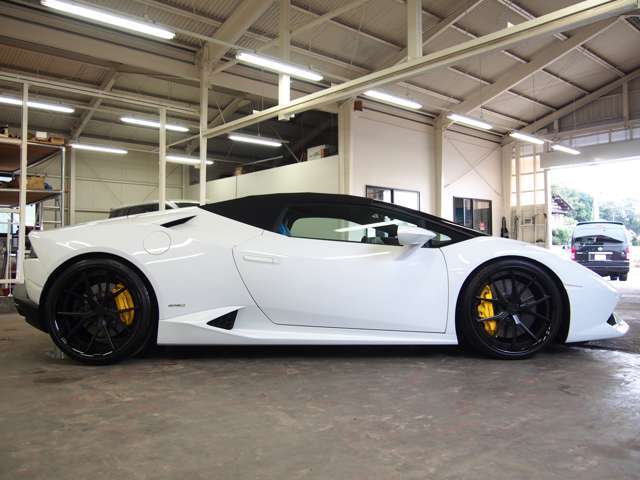インテリアSportivoバイカラー￥380,000（ブルー×ブラック）/助手席Lamborghiniレタリング/ヘッドレストエンボスクレストロゴ/シートヒーター付フル電動パワーシート