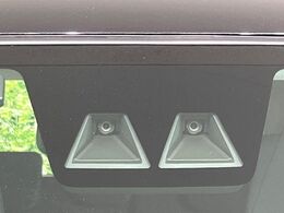 【スマートアシスト】走行中に前方の車両等を認識し、衝突しそうな時は警報とブレーキで衝突回避と被害軽減をアシスト。より安全にドライブをお楽しみいただけます。