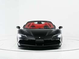 サスペンションリフターにより、段差や急な坂道もスムーズに走行可能でございます。