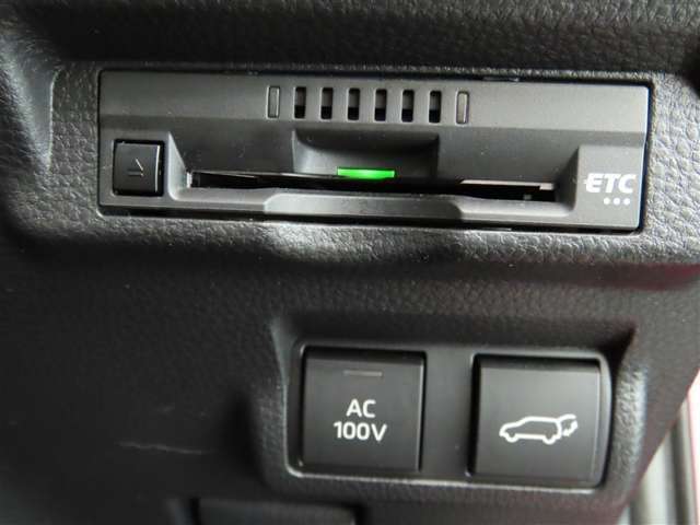 ETC車載器付きです。高速道路の料金所もスムーズに通過できます。