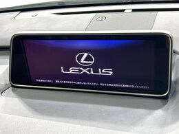 【メーカー純正12型ナビ】インテリアに溶け込むスタイリッシュな「専用設計」メーカーナビを装備♪視認性や操作性など基本性能にも優れ、より上質なカーライフをお楽しみいただけます。