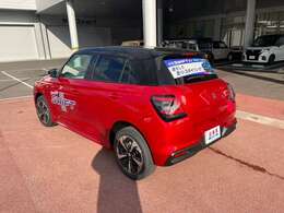 初売りは4日からご来店者様に福袋プレゼント中新型スイフト発売大商談会開催中オプション7万円プレゼント＋びっくり特典！お好きな色グレードオプションオーダー可能です6年連続新車スイフト販売実績日本一の価格で