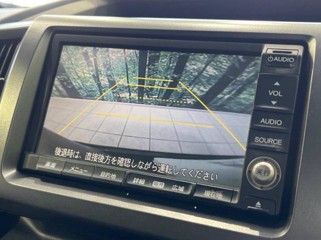 【バックカメラ】駐車時に後方がリアルタイム映像で確認できます。大型商業施設や立体駐車場での駐車時や、夜間のバック時に大活躍！運転スキルに関わらず、今や必須となった装備のひとつです！