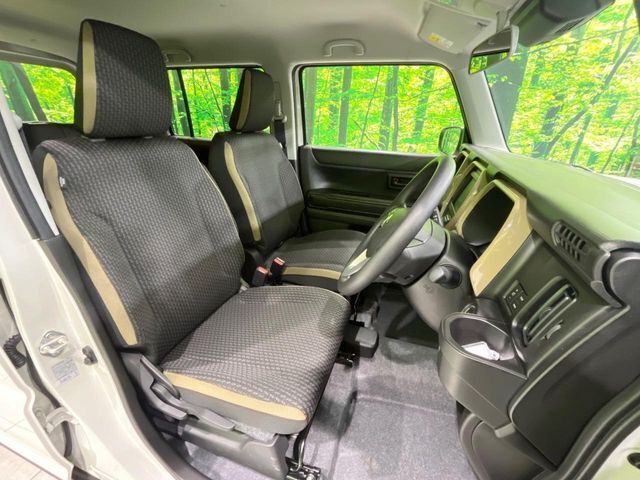 運転席シート廻りは使用感も少なく、良好な状態となっています。丁寧に使われていたことがよくわかりますね。