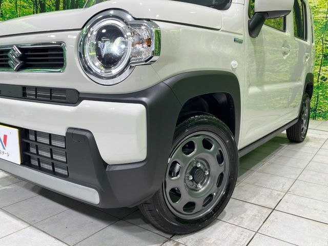 【LEDヘッドライト】悪天候や夜間走行時も良好な視界を確保し安心して運転できる高輝度LEDヘッドライトを装備！点灯速度が早く、消費電力も抑えられています。