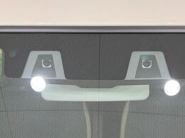 【スズキ　セーフティサポート】走行中に前方の車両等を認識し、衝突しそうな時は警報とブレーキで衝突回避と被害軽減をアシスト。より安全にドライブをお楽しみいただけます。