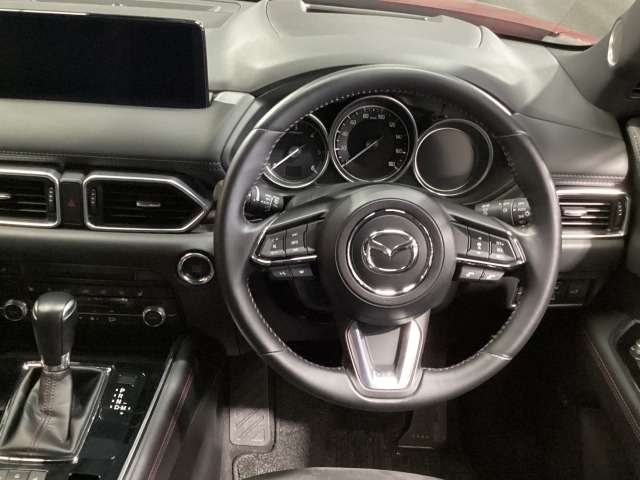 細部まで作り込まれた造形美！毎日でも運転して『人馬一体』を楽しみたくなります。是非、クルマに触れてその質感を味わってください。