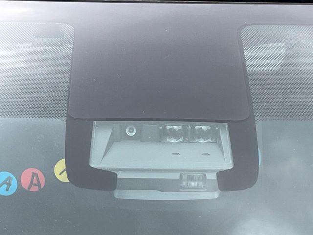 【トヨタセーフティセンス】走行中に前方の車両等を認識し、衝突しそうな時は警報とブレーキで衝突回避と被害軽減をアシスト。より安全にドライブをお楽しみいただけます。