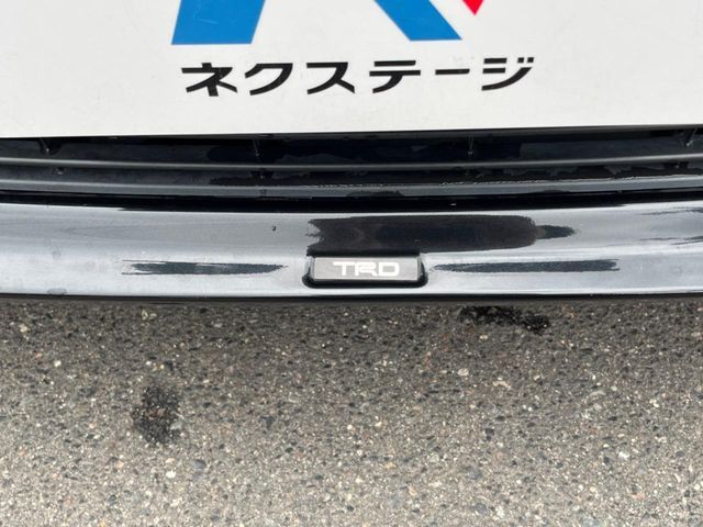 【TRDエアロ】人気のTRDエアロを装備！クルマの外観がよりスタイリッシュになり、街中で存在感あふれる1台に♪将来買い替える時にもリセールに影響しやすく、価値ある人気の装備です！